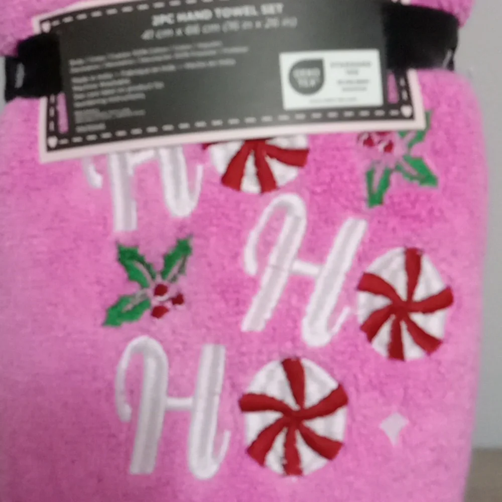 Betsey Johnson Pink and Red Holiday Hand Towel Set New
